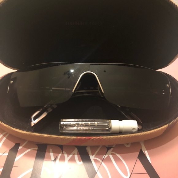 Burberry Sunglasses in Black main image 8